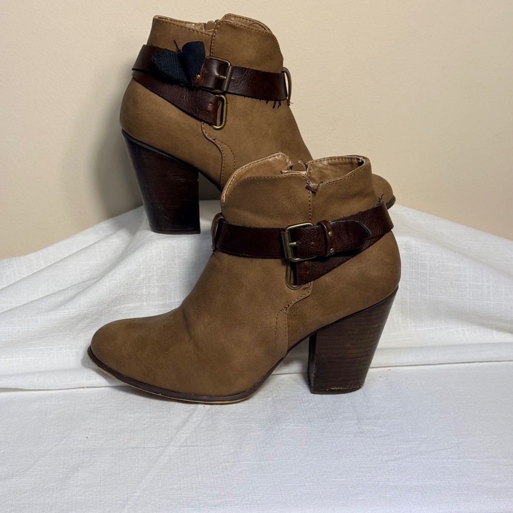 XOXO‎ Katniss 7.5 Ankle Boots Tan Brown Faux Leather Buckle Strap Heel Boots